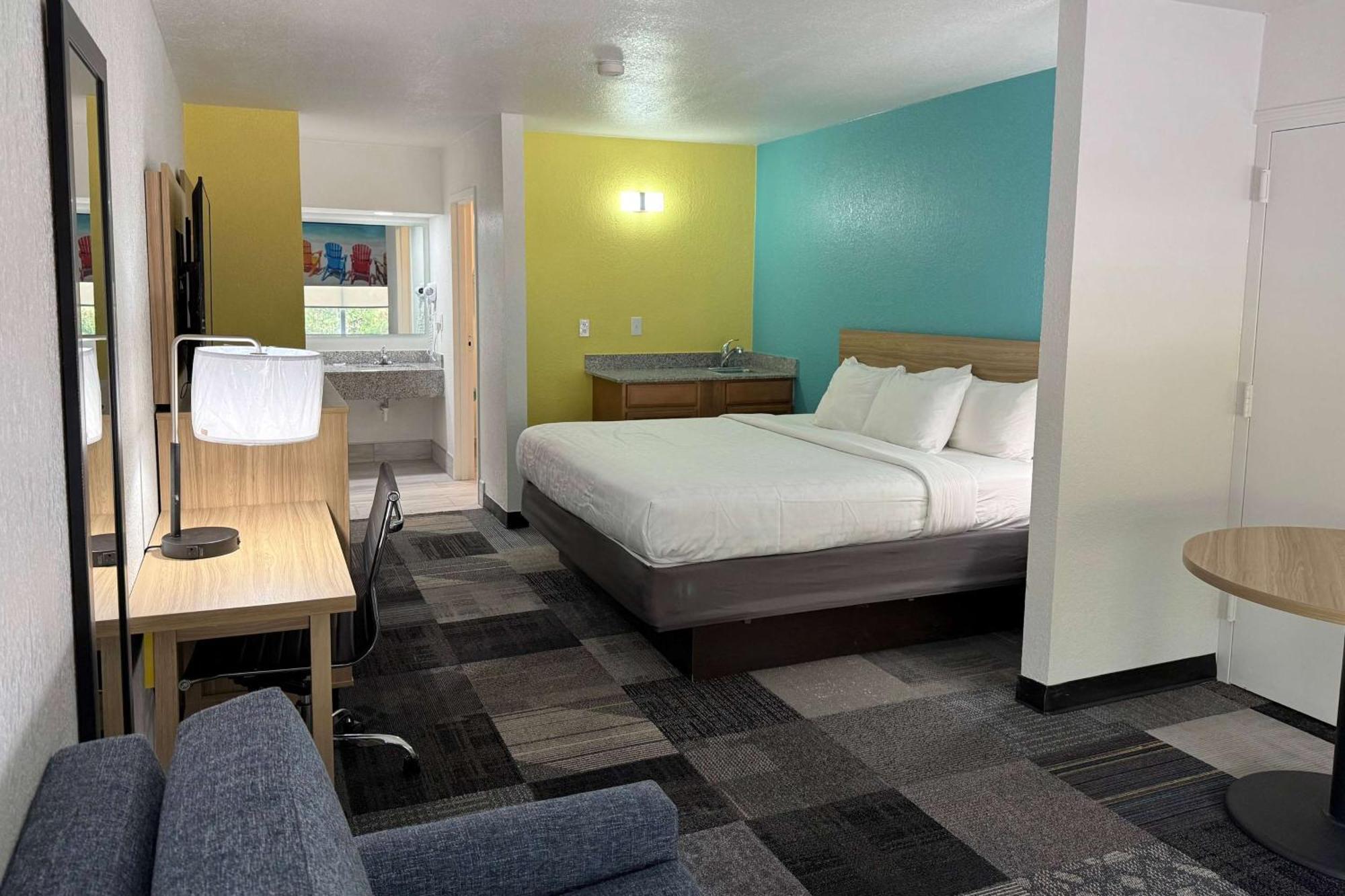Days Inn By Wyndham Eglin Afb Niceville Exterior photo