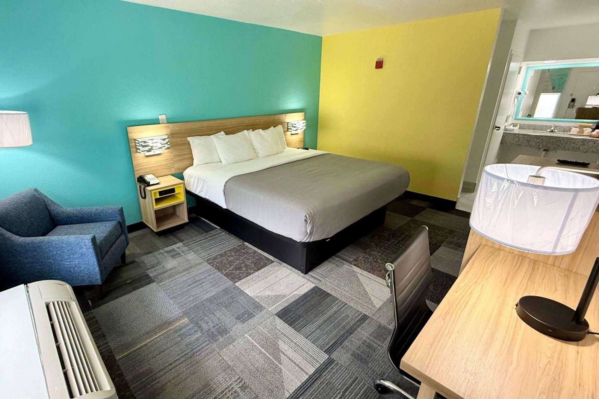 Days Inn By Wyndham Eglin Afb Niceville Exterior photo